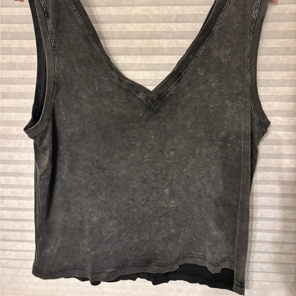 NWT ✨ Eesome Charcoal V-Neck Tank Top NWT women’s size large